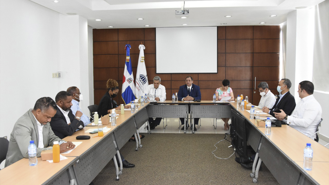 Gobierno dispone aumento salarial de 15.5% a favor de operadores de máquinas pesadas
