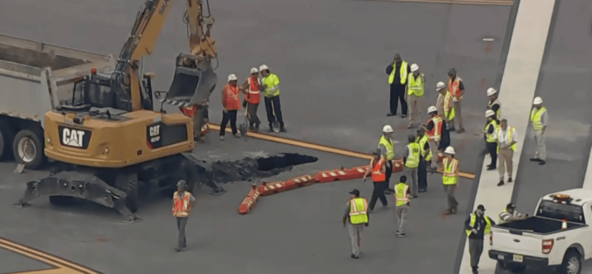Aeropuerto LaGuardia prolonga cierre de pista tras detectar nuevas anomalías cerca de socavón