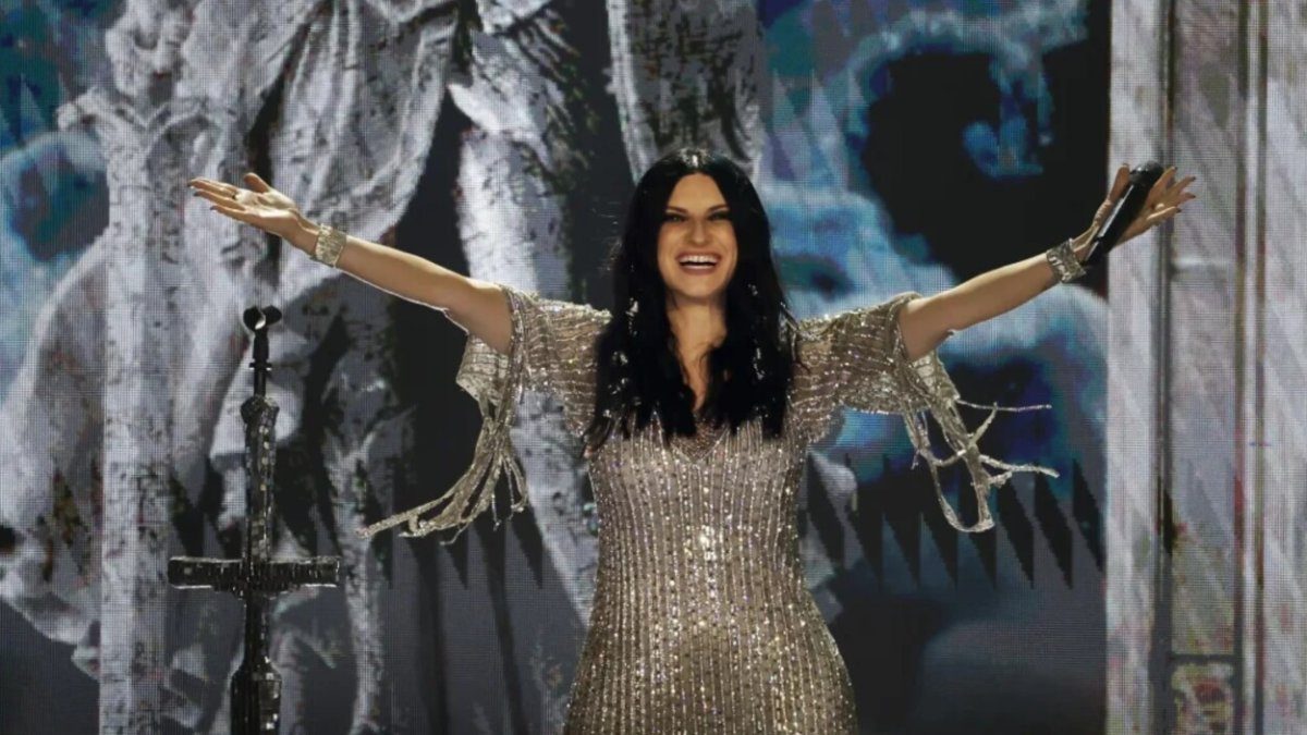 El concierto iba perfecto… hasta que Laura Pausini lo detuvo todo