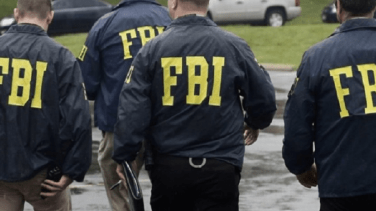 FBI despide a diez agentes que trabajaron en el caso de documentos clasificados de Trump