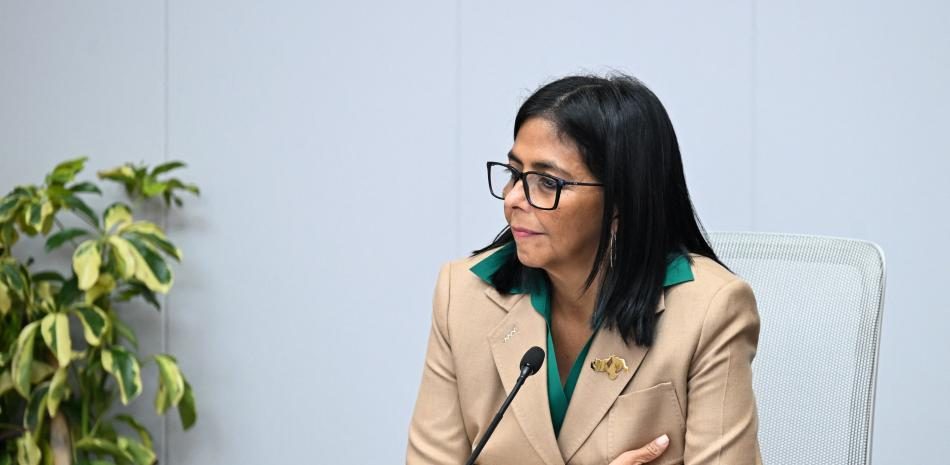 Delcy Rodríguez anuncia más excarcelaciones mientras ONG exigen liberen a todos