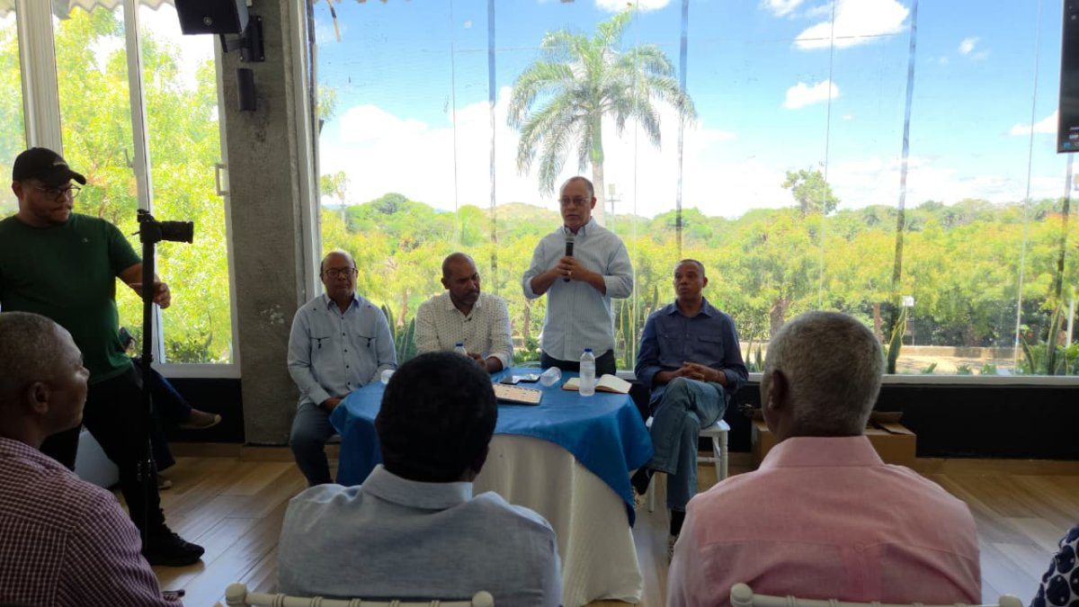 Comunidades a oscuras en Elías Piña: senador impulsa soluciones urgentes