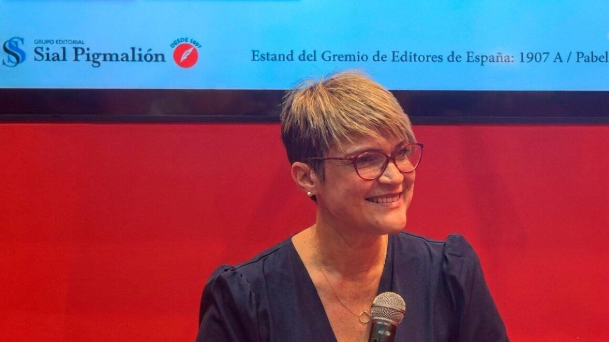 Lizamavel Collado presenta libro “Todavía” en Feria de Bogotá