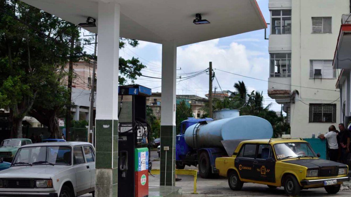 Empresas privadas importan combustible ante crisis en Cuba