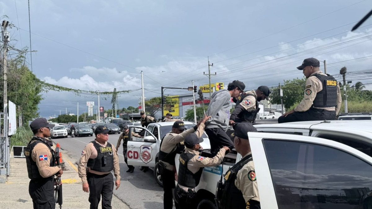 Seis detenidos y 5 mil gramos de drogas ocupados durante operativo de la DNCD, en Santiago