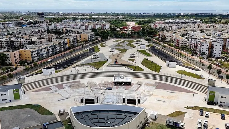 Anfiteatro de Ciudad Juan Bosch permanece cerrado y vecinos lo califican como un “elefante blanco”