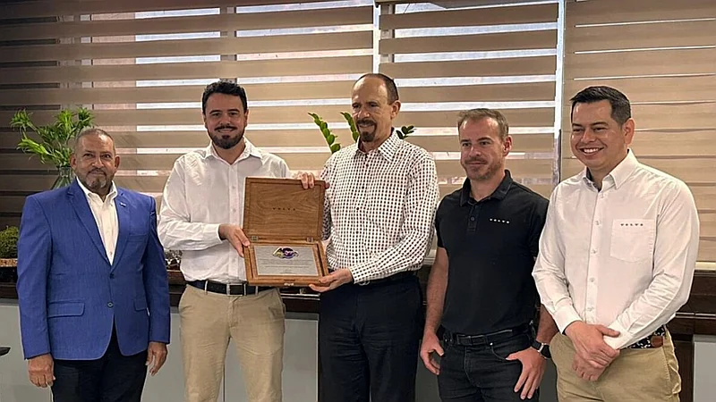 Caribe Tours recibe distinción internacional de Volvo por su trayectoria