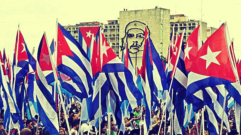 Con Cuba revolucionaria