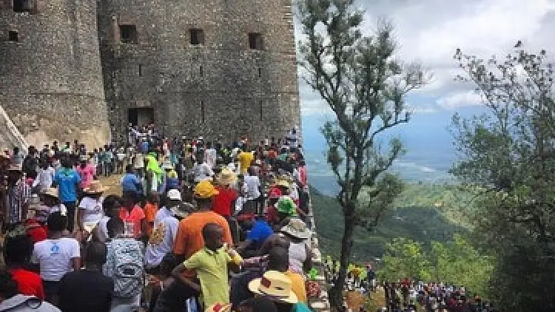 Investigan causas de tragedia en monumento al norte de Haití