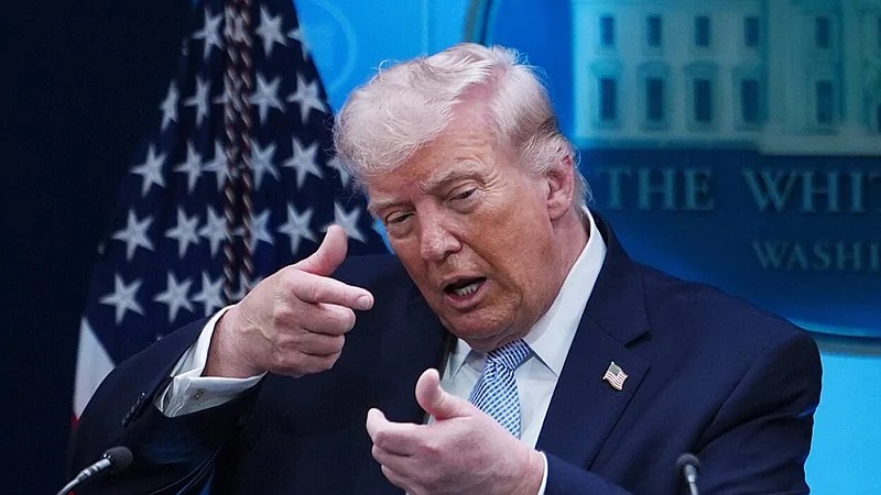 Trump amenaza con “eliminar inmediatamente” buques iraníes que se salten bloqueo en Ormuz
