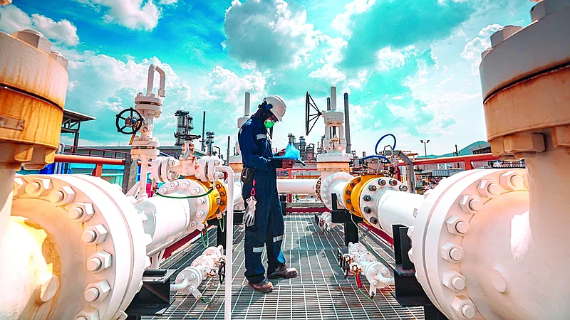 Pocas posibilidades de acuerdo en Medio Oriente elevan los precios del petróleo a 2,41%