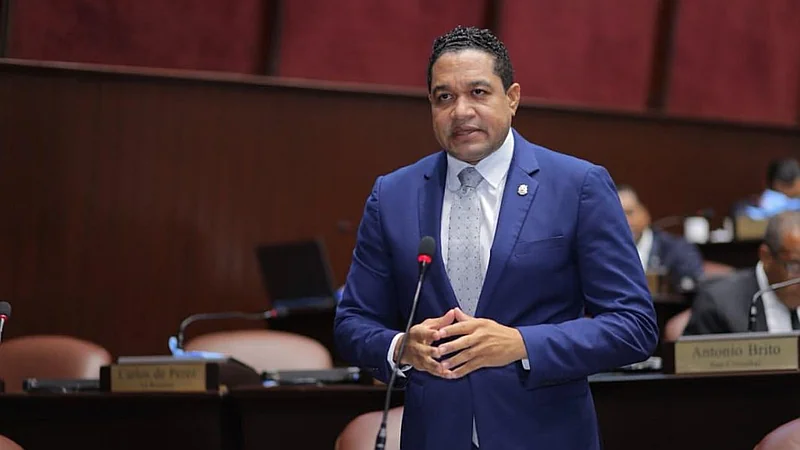Diputado que renunció a FP reflexiona sobre escuchar a las bases y abrir camino a nuevas generacione