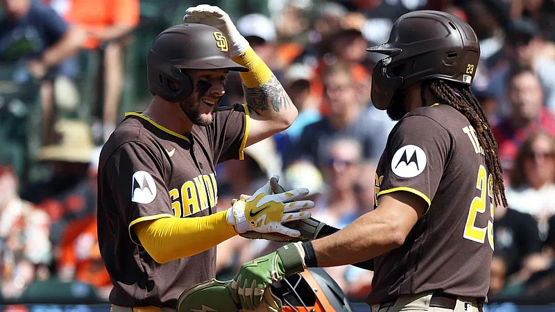 Los Padres conectan cinco jonrones y apabullan a Orioles 9-3