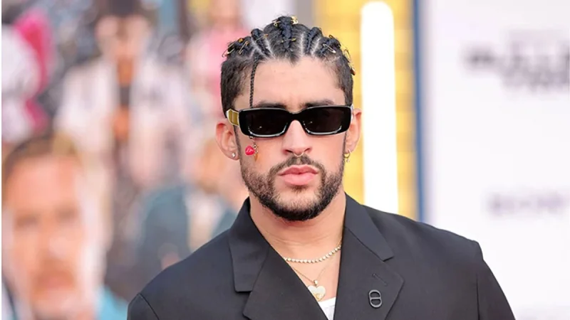 Bad Bunny sale coronado de su residencia histórica en Madrid como rey de la música latina
