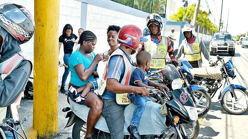 Ciudadanos piden manos duras contra motoristas tras agresión contra chofer del transporte escolar