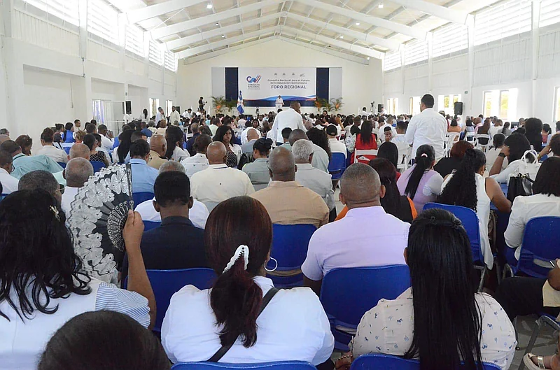 Ministro Santos Badía encabeza primera consulta territorial en Las Matas de Farfán