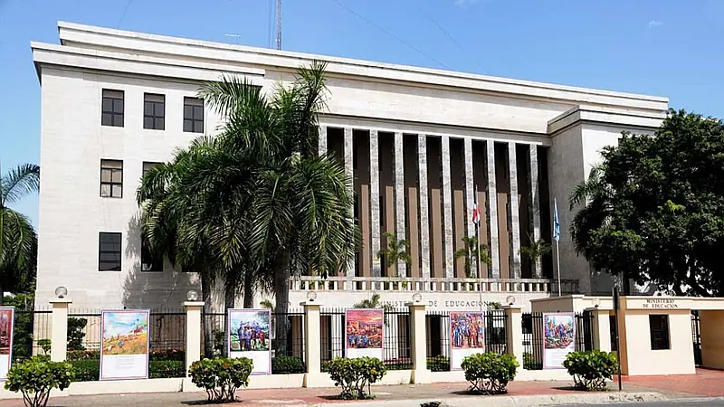 Ministerio de Educación confirma dispone de dinero para aumento salarial a los maestros