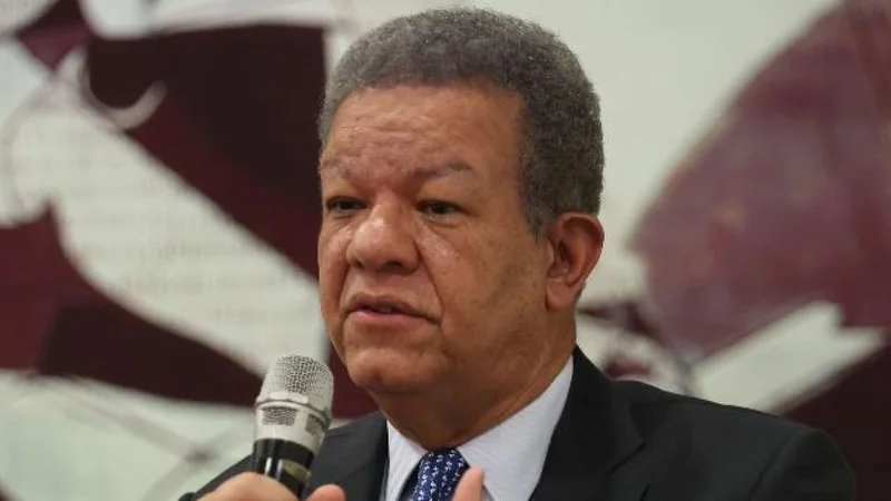 Leonel Fernández defiende deportaciones de Trump y las compara con política migratoria de RD
