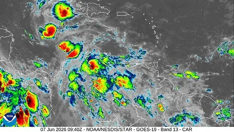 Vaguada y onda tropical provocarán aguaceros y tormentas este domingo