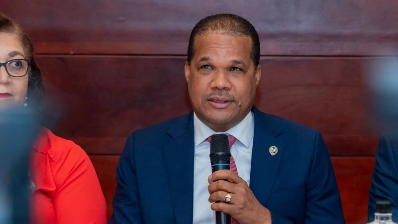 Humanidades se integra con fuerza al proyecto de Radhamés Silverio