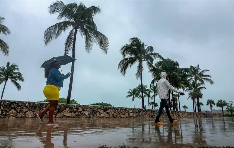Los remanentes de Arthur dejan inundaciones y tornados en el sur de EE. UU.
