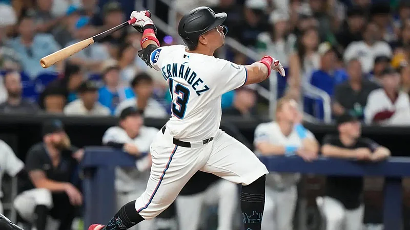 Con un cuadrangular de Heriberto Hernández, los Marlins derrotan Gigantes