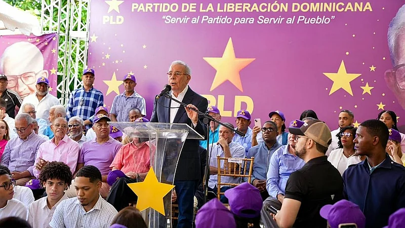 Danilo Medina arremete contra el Gobierno y advierte que la
