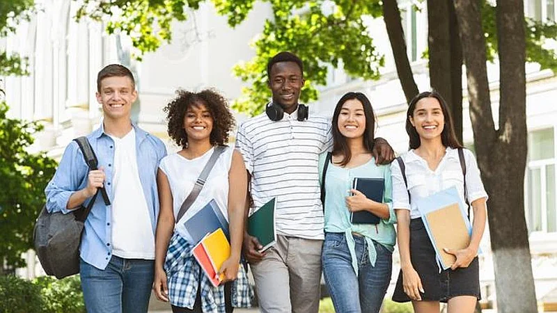 Estudiantes universitarios extranjeros gastan más de RD$2,600 millones en el país