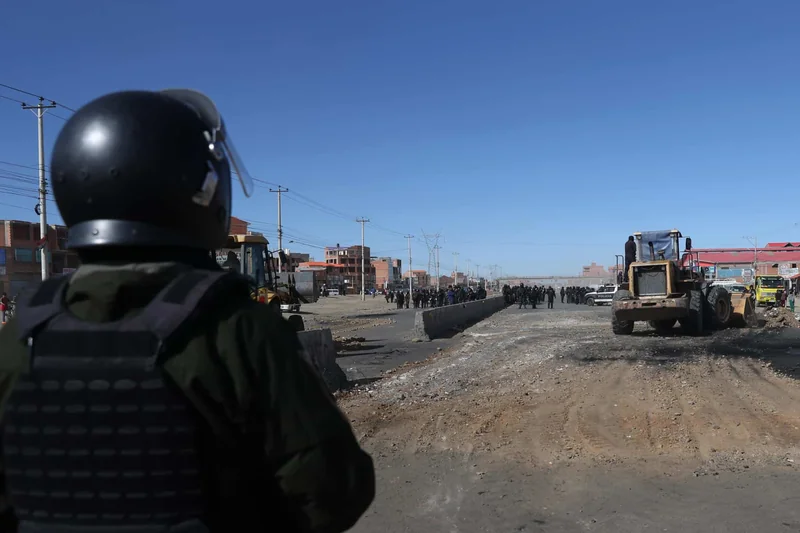 Gobierno boliviano anuncia que retomará el bastión del expresidente Evo Morales