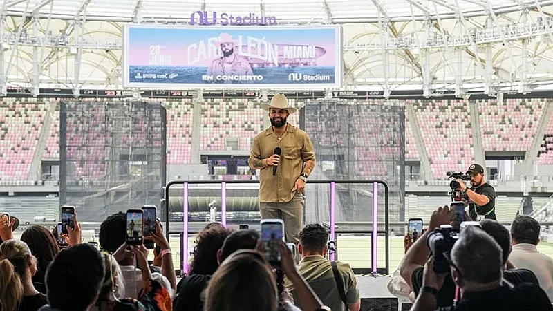 Carín León dice que conocer en Miami a David Beckham es 