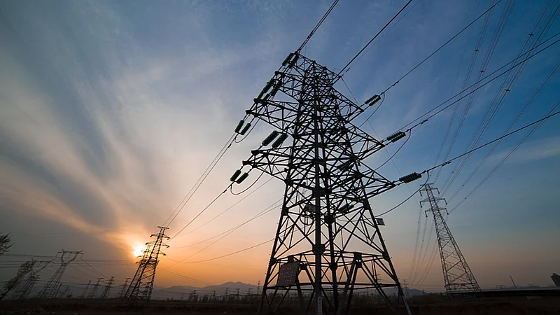 Caen inversiones en las EDE, aumentan gastos operativos y empeoran las pérdidas eléctricas