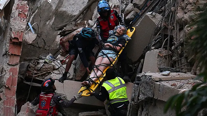 Tareas de rescate continúan en Venezuela pese al panorama devastador