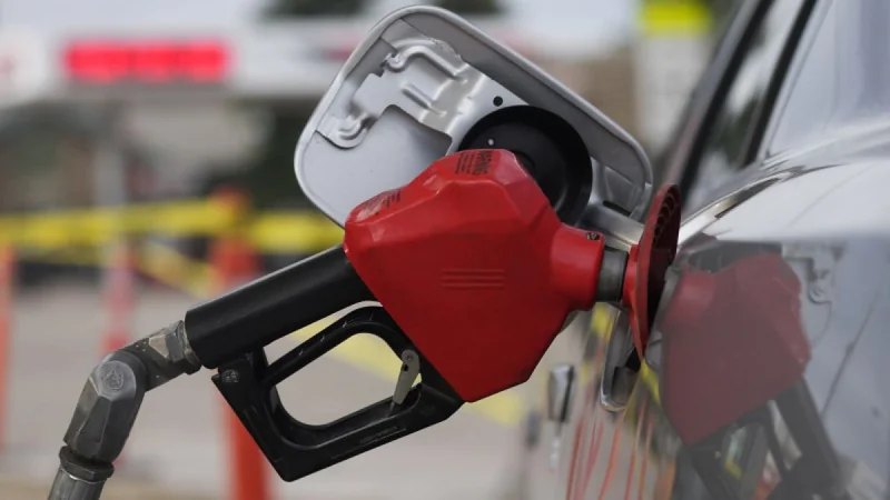 ¿Bajarán los combustibles? Gobierno revisará los precios si se mantiene la tendencia internacional