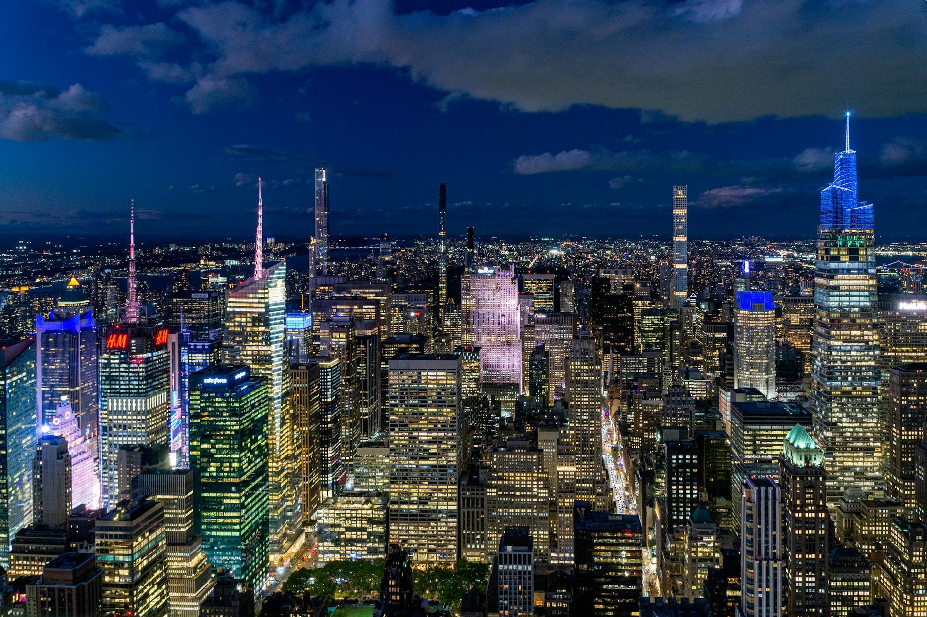 Un gran mural en Nueva York abre un portal al mundo de Alicia en el País de las Maravillas