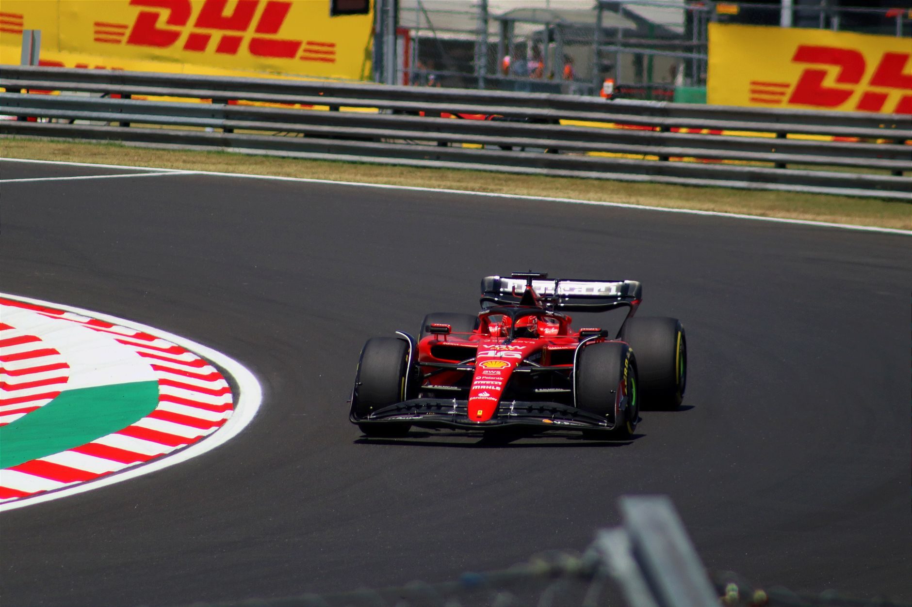 Leclerc firma un nuevo contrato multianual con Ferrari en la Fórmula Uno