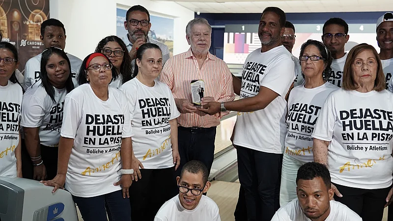 Atletas especiales reconocen a Rolando Sebelén
