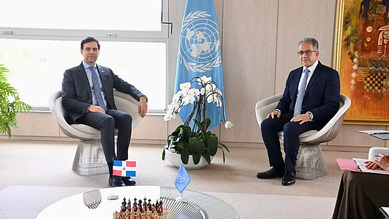 Roberto Ángel Salcedo sostiene importante reunión con el director general de la Unesco