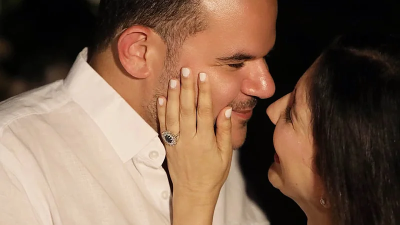 Se comprometen los creadores de contenido Abraham Tabar y Mayi Suárez tras conocerse en un podcast