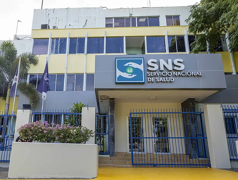 Colegio Médico exige garantías laborales antes de ampliar horarios en centros de salud