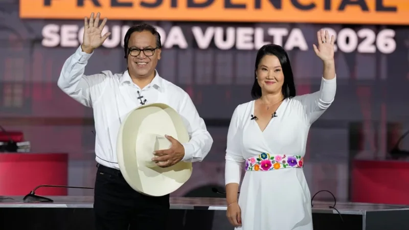 Keiko Fujimori aventaja con 18,000 votos
