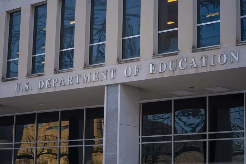 Trump transfiere funciones de educación especial y derechos civiles a otras agencias federales