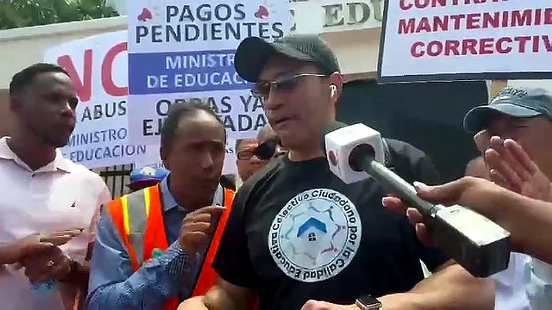 VIDEO: Juan Valdez en voz de contratistas aboga por el pago de las escuelas que no han sido remozada