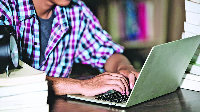 Estudiar con inteligencia artificial: ¿ayuda real o dependencia peligrosa?