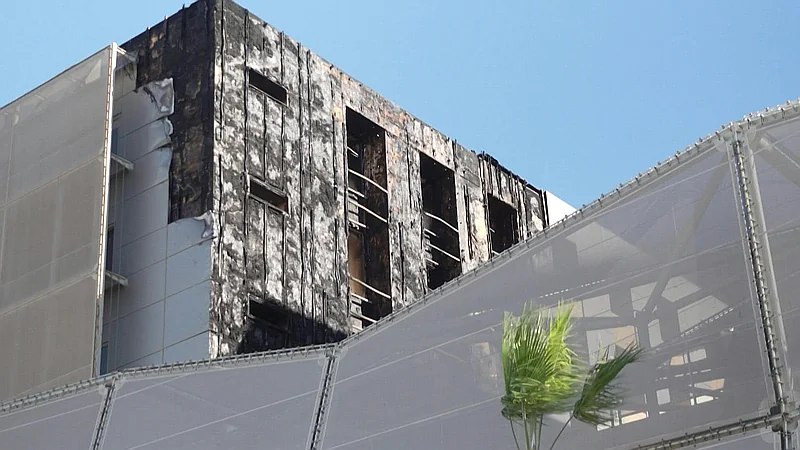 Desalojan en Madrid el segundo rascacielos más alto de España por un incendio
