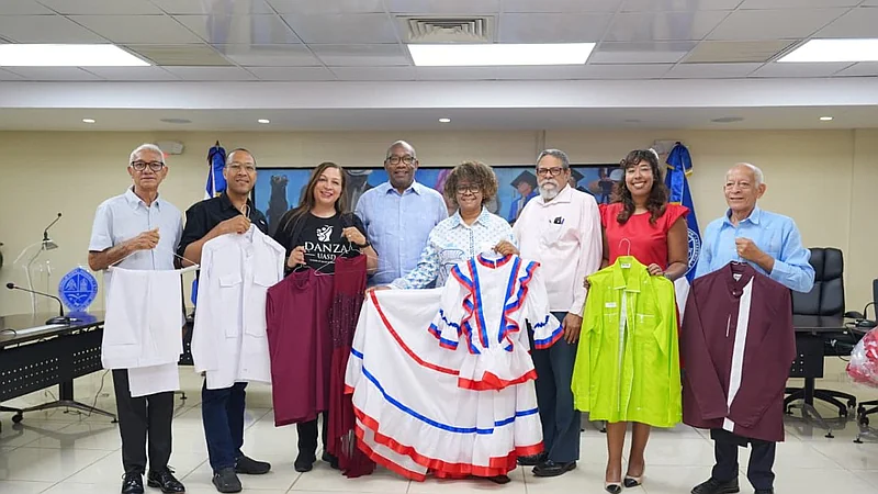 UASD equipa de utensilios a grupos culturales de la academia