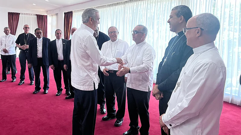 Abinader visita obispos dominicanos