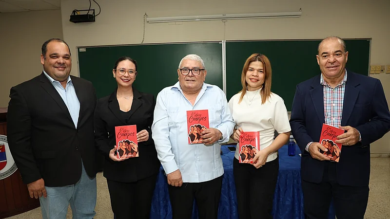 Santiago Almada presenta su novela
