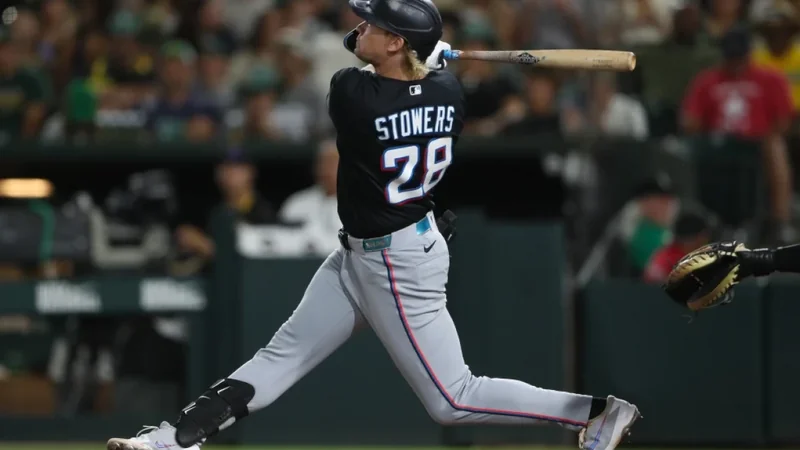 Stowers batea dos de los seis cuadrangulares de Marlins en triunfo sobre Atléticos