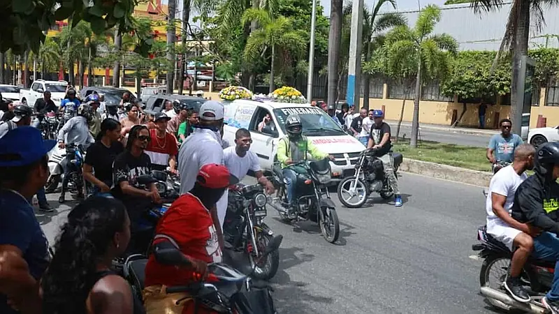 Entre llantos y aplausos: así despidieron a Darling Mercado