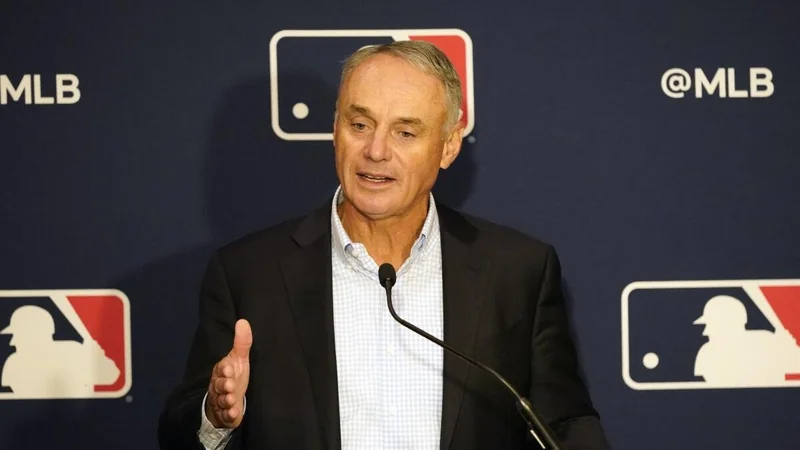 Rob Manfred teme propuesta sobre tope salarial pueda provocar repetición huelga 1994-95